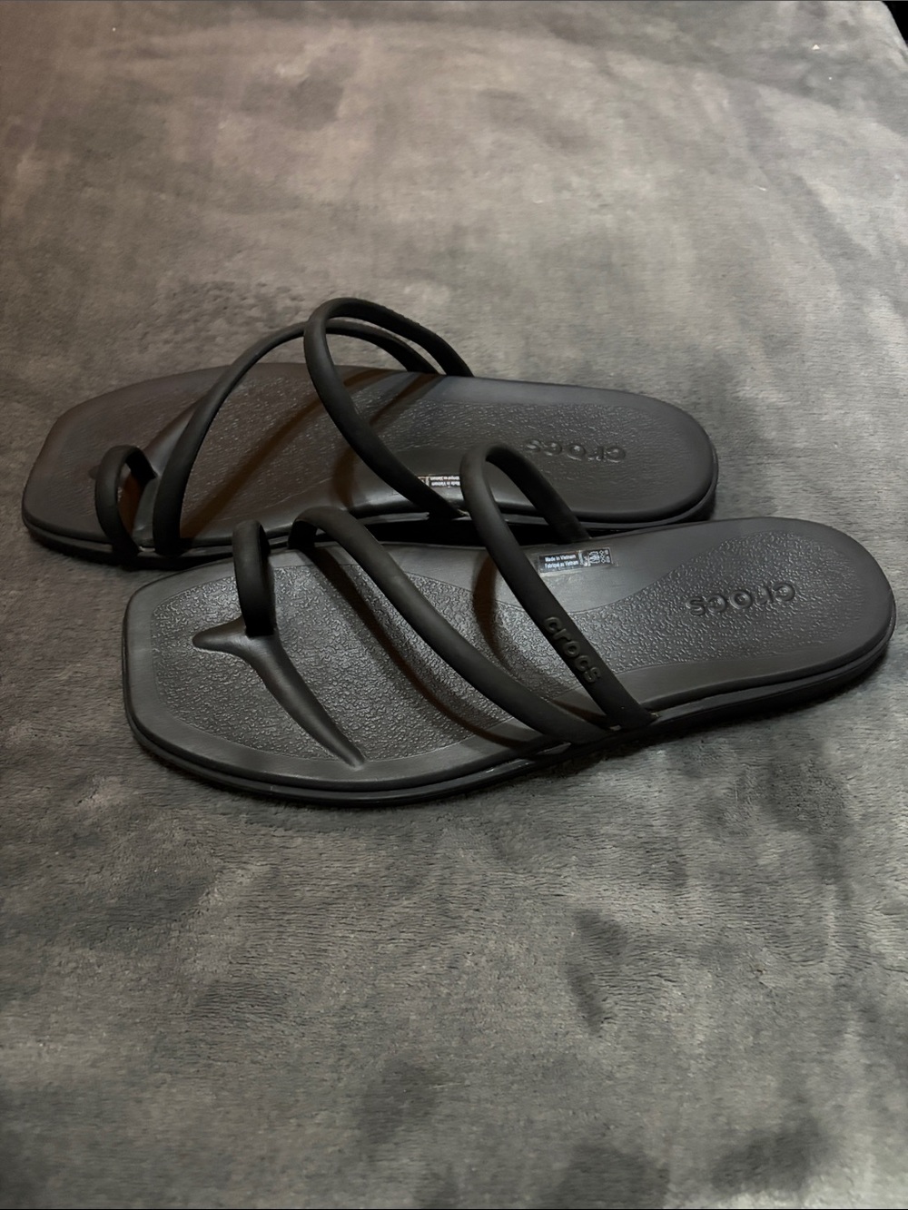 CROCS Women's Black Multi-Strap Toe Loop Sandals